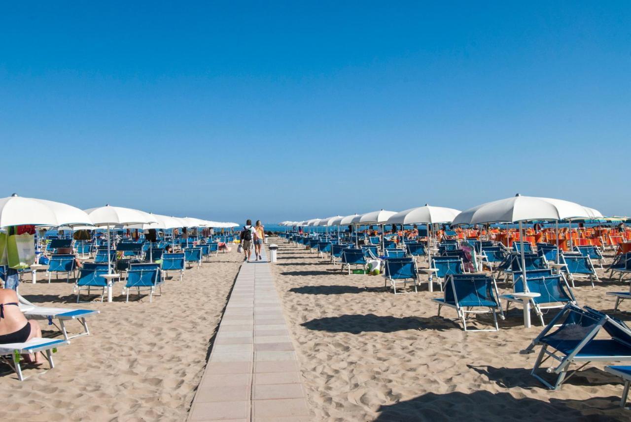 Hotel Prestige Cattolica Exteriör bild