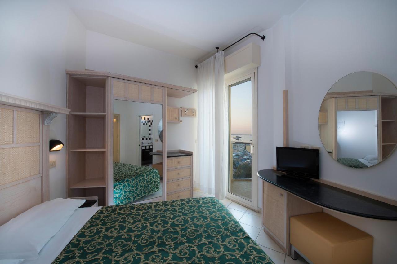 Hotel Prestige Cattolica Exteriör bild