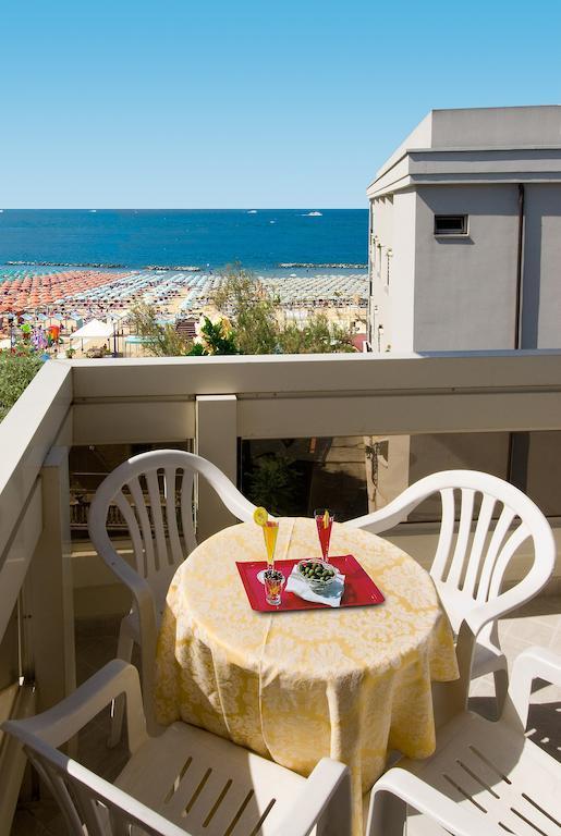Hotel Prestige Cattolica Rum bild