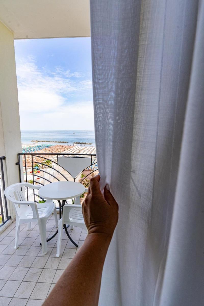 Hotel Prestige Cattolica Exteriör bild