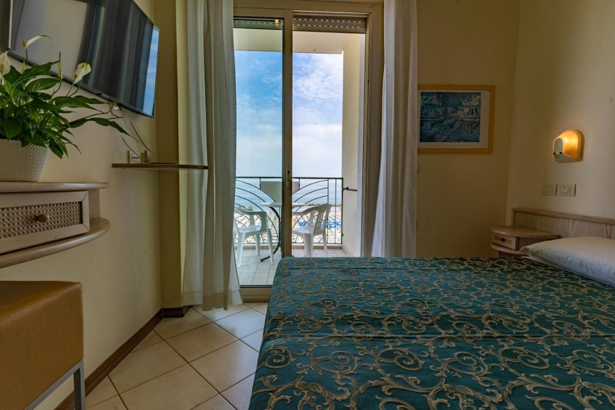 Hotel Prestige Cattolica Exteriör bild