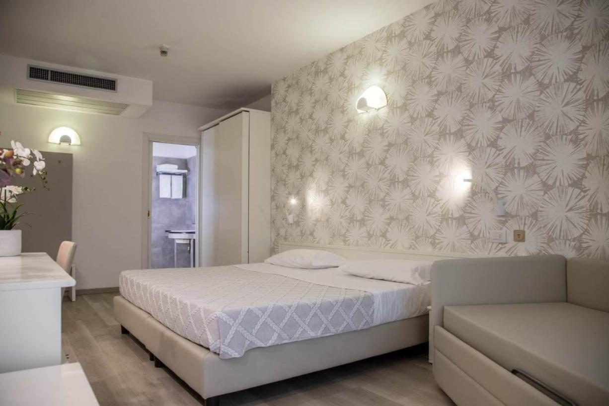 Hotel Prestige Cattolica Exteriör bild