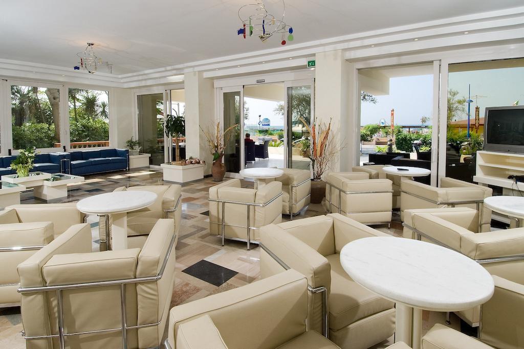 Hotel Prestige Cattolica Exteriör bild