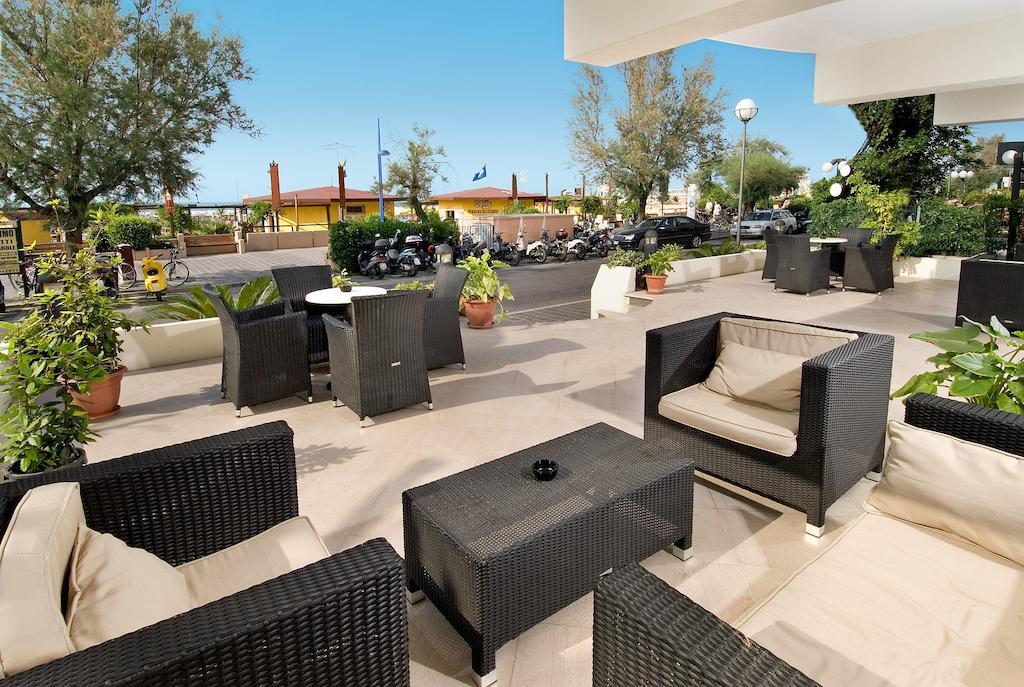 Hotel Prestige Cattolica Exteriör bild