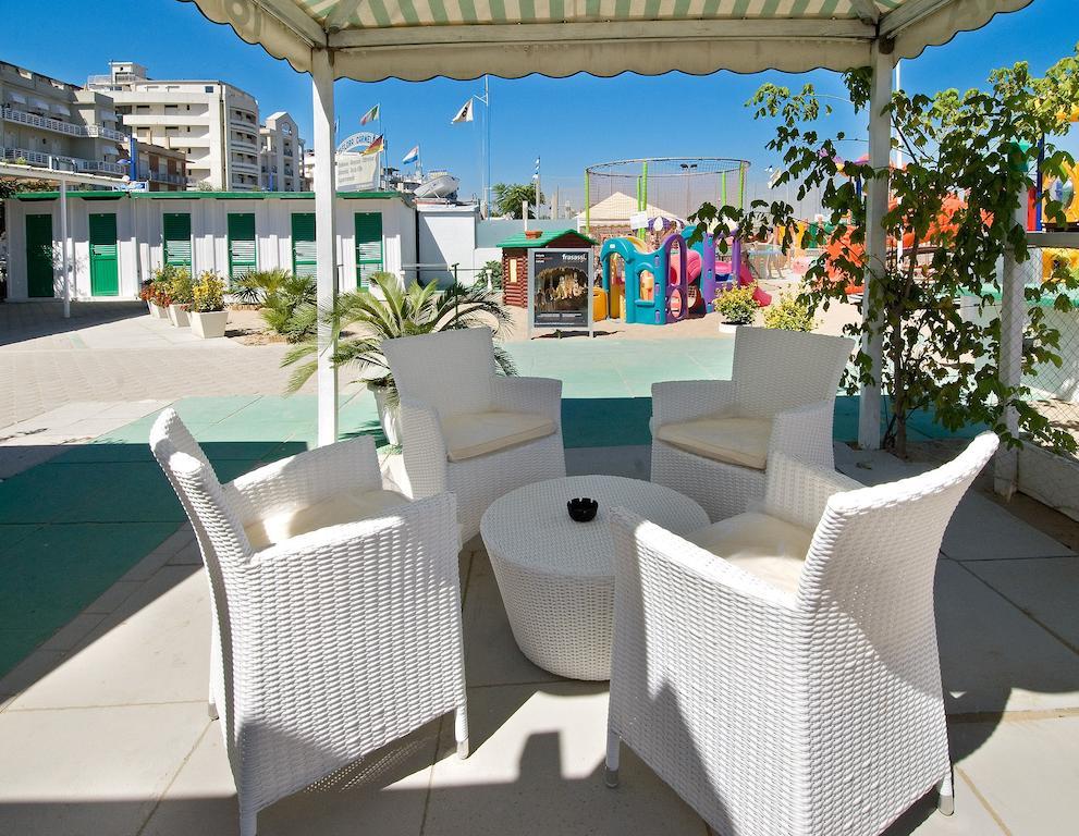 Hotel Prestige Cattolica Exteriör bild
