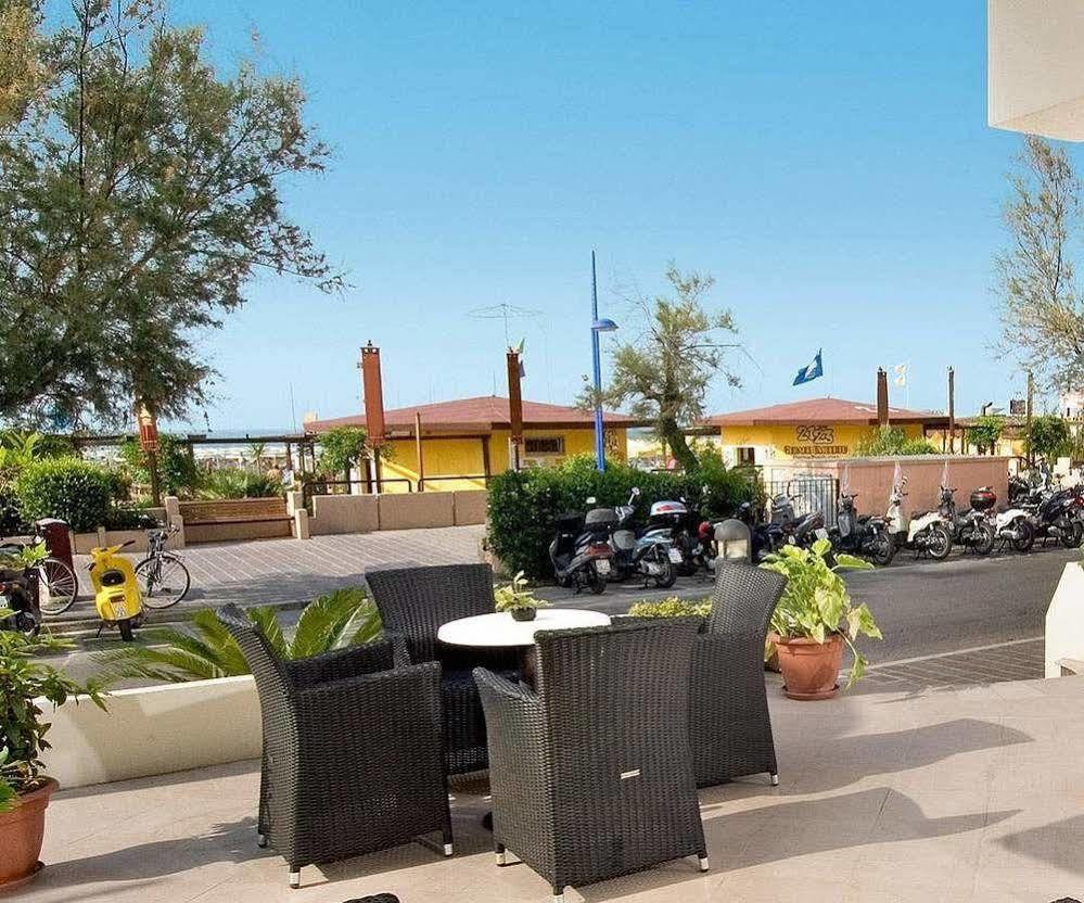 Hotel Prestige Cattolica Exteriör bild